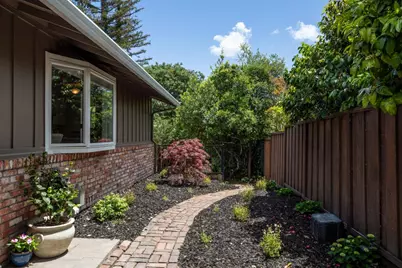 2910 Sherwood Dr, San Carlos, CA 94070 - Photo 2