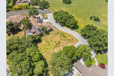 2391 Mantelli Dr, Gilroy, CA 95020 - Photo 10