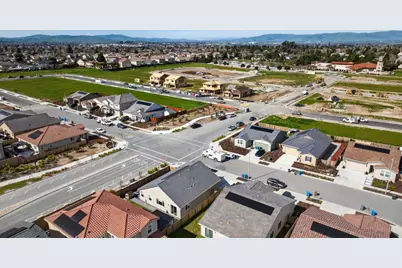 2001 Marigold St, Hollister, CA 95023 - Photo 28