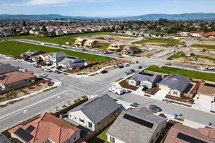 2001 Marigold St, Hollister, CA 95023 - Photo 28