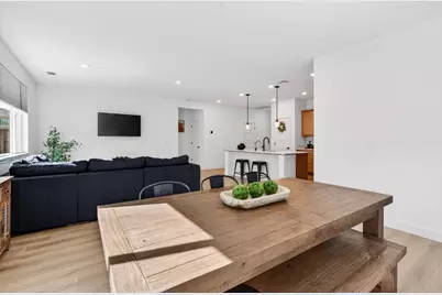 2001 Marigold St, Hollister, CA 95023 - Photo 8