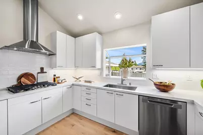 17981 Rose Ct, Monte Sereno, CA 95030 - Photo 14