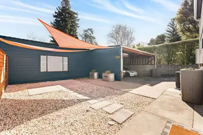 8124 Greenly Dr, Oakland, CA 94605 - Photo 34