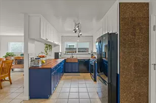 1330 Redwood Ln, Gilroy, CA 95020 - Photo 6