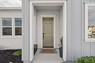 240 Scarlett Wy, Hollister, CA 95023 - Photo 2