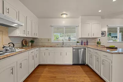 2247 Constitution Dr, San Jose, CA 95124 - Photo 16