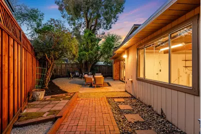 1080 Moffett Cir, Palo Alto, CA 94303 - Photo 22