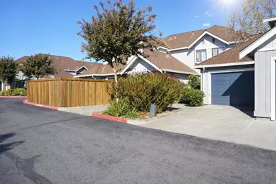 17106 Creekside Cir, Morgan Hill, CA 95037 - Photo 4