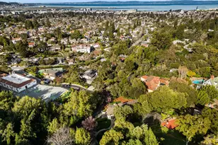 2260 Summit Dr, Hillsborough, CA 94010 - Photo 68