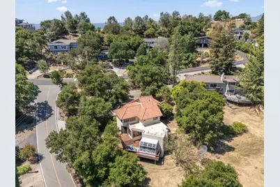17710 Holiday Dr, Morgan Hill, CA 95037 - Photo 52