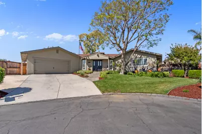 60 Dots Cir, Hollister, CA 95023 - Photo 2