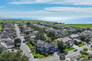 66 Spyglass Ct, Half Moon Bay, CA 94019 - Photo 2