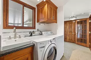 22141 Wallace Dr, Cupertino, CA 95014 - Photo 36