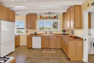 22 Melway Cir, Monterey, CA 93940 - Photo 18