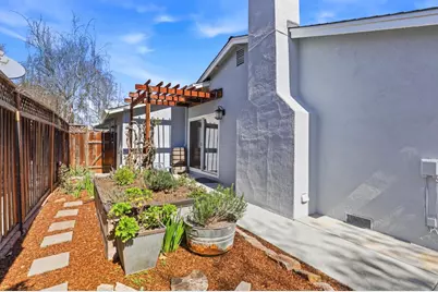 1392 Mantelli Dr, Gilroy, CA 95020 - Photo 20