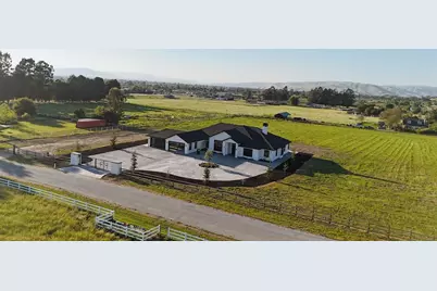 600 Torrano Ct, Hollister, CA 95023 - Photo 2