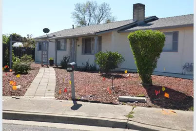 460 SE Jeremy Ct, Oakdale, CA 95361 - Photo 2