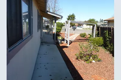 460 SE Jeremy Ct, Oakdale, CA 95361 - Photo 32