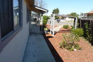 460 SE Jeremy Ct, Oakdale, CA 95361 - Photo 32