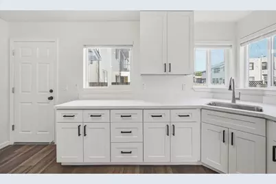 7876 Bancroft Ave, Oakland, CA 94605 - Photo 10