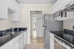 8 Commodore Dr C457, Emeryville, CA 94608 - Photo 12