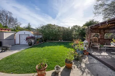 18 Yarnall Pl, Redwood City, CA 94063 - Photo 24