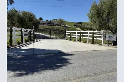 741 Riverside Rd, Hollister, CA 95023 - Photo 2