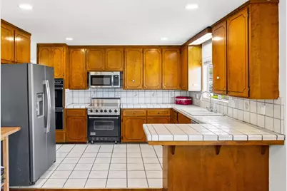 20091 Portola Dr, Salinas, CA 93908 - Photo 12