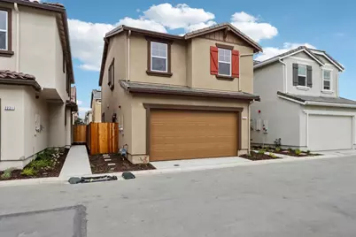 2211 Daisy Dr, Hollister, CA 95023 - Photo 2