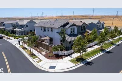 22 E Funderburg Blvd, Mountain House, CA 95391 - Photo 2