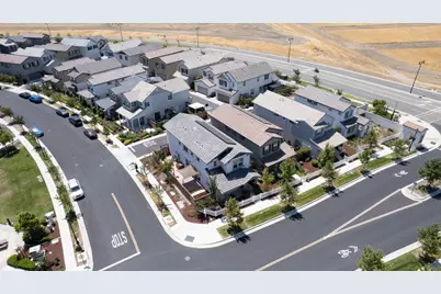 22 E Funderburg Blvd, Mountain House, CA 95391 - Photo 6