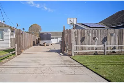805 Iverson St, Salinas, CA 93901 - Photo 2