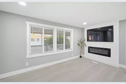 174 Redwood Dr 174, Hollister, CA 95023 - Photo 8