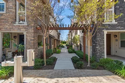 437 Hollow Falls Cmn, Fremont, CA 94539 - Photo 2