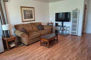 250 Gonzalez Dr, Hollister, CA 95023 - Photo 6