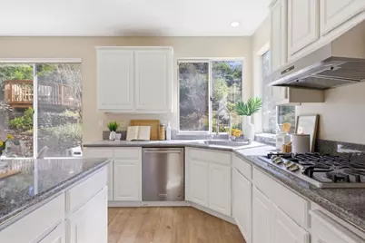 117 Lakewood Cir, San Mateo, CA 94402 - Photo 16