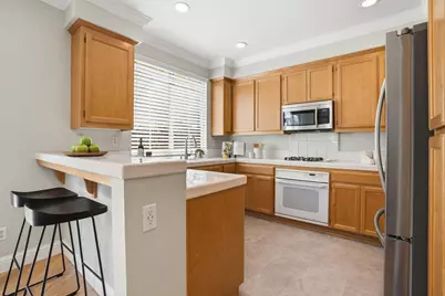 308 Sandhurst St, Redwood City, CA 94065 - Photo 8