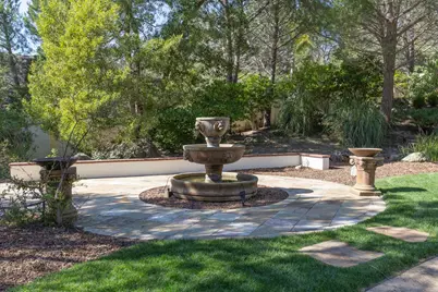 15 Boroughwood Pl, Hillsborough, CA 94010 - Photo 112