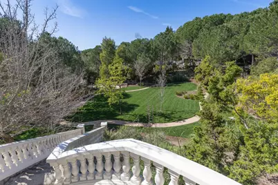 15 Boroughwood Pl, Hillsborough, CA 94010 - Photo 108