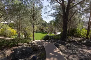 15 Boroughwood Pl, Hillsborough, CA 94010 - Photo 116