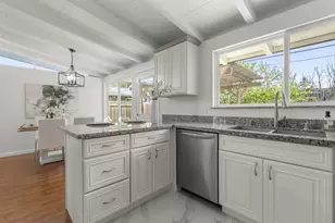 710 Lakechime Dr, Sunnyvale, CA 94089 - Photo 10