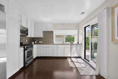 31 Barcelona Cir, Redwood City, CA 94065 - Photo 8