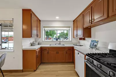 1094 Bermuda Dr, San Mateo, CA 94403 - Photo 8