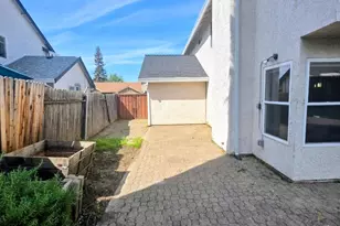 2212 Thurton Dr, Roseville, CA 95747 - Photo 16