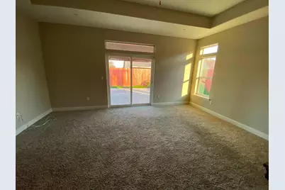 526 Castlerock Ct, Los Banos, CA 93635 - Photo 4