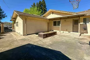 19400 Desiree Ln, Woodbridge, CA 95258 - Photo 10