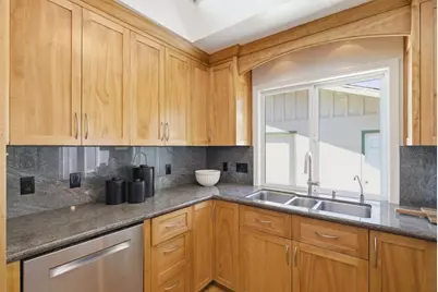 1346 Selo Dr, Sunnyvale, CA 94087 - Photo 20