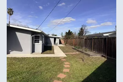 696 Lakehaven Dr, Sunnyvale, CA 94089 - Photo 22