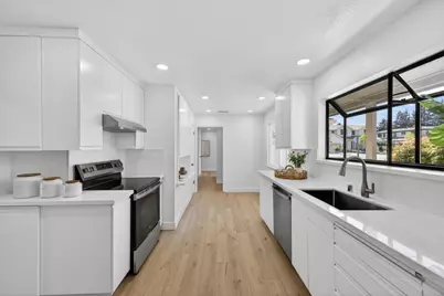 2169 Yorkshire Way, Mountain View, CA 94040 - Photo 6