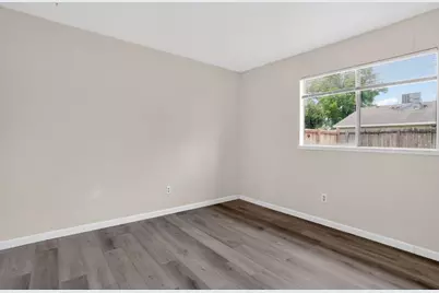 2524 Pemberton Ct, Stockton, CA 95210 - Photo 16